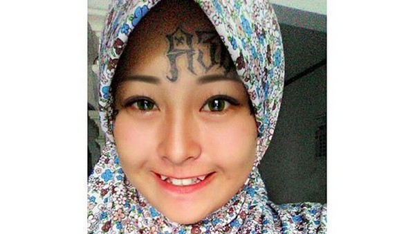 Berhijab & Wajah Bertato, Mantan Anak Punk Ini Viral