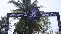 Pantai ini pun dijadikan lokasi kejuaraan surfing internasional Krui Pro 2018. Kompetisi digelar 15-20 April 2018, diikuti 107 peselancar dari 17 negara (Mercy/detikTravel)
