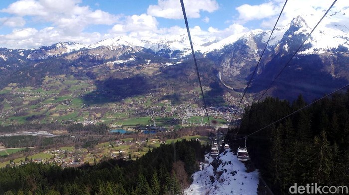 Naik Gondola dan Ski Lift di Prancis