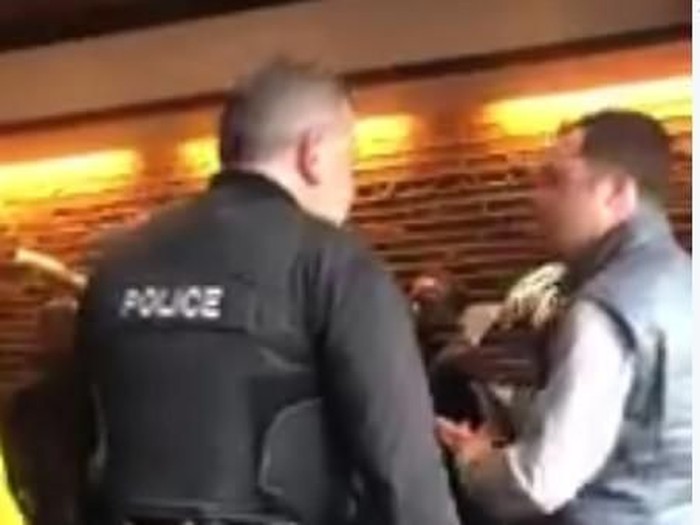 Viral 2 Pria Kulit Hitam Mendadak Diborgol Polisi di Kedai Kopi AS