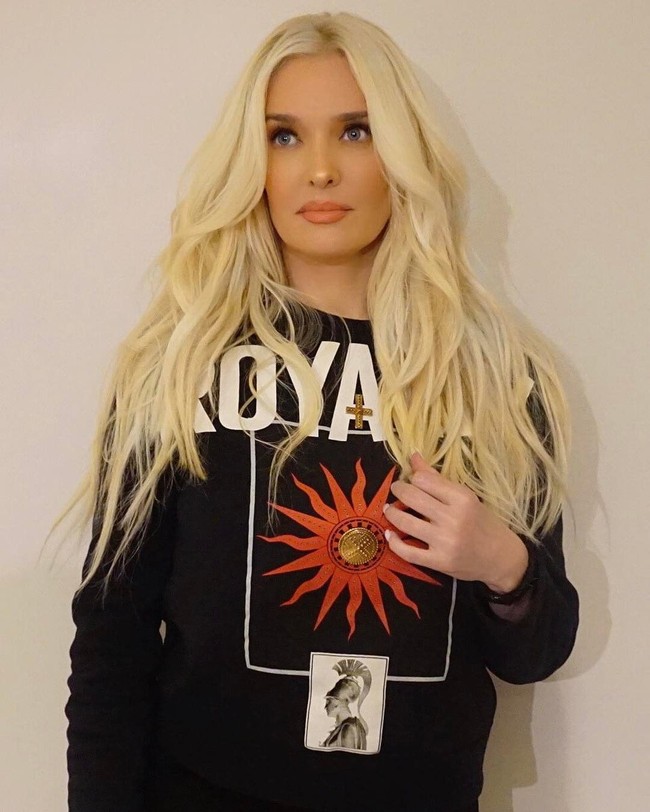 Wanita yang akan menginjak usia 47 tahun itu kini sudah menikmati hidup kaya raya dan karier suksesnya. Menjadi glamour dengan barang-barang mewah sudah tak lagi asing baginya.  Foto: dok. Instagram