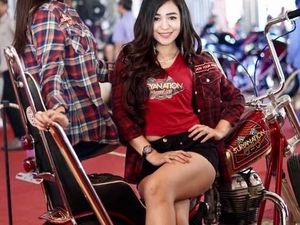 Gadis Cantik dan Motor Modifikasi