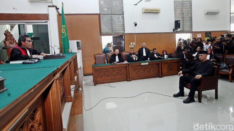 Sidang Ahmad Dhani, Pendukung Ahok: Saya Merasa Diludahi Sidang Ahmad Dhani, Pendukung Ahok: Saya Merasa Diludahi