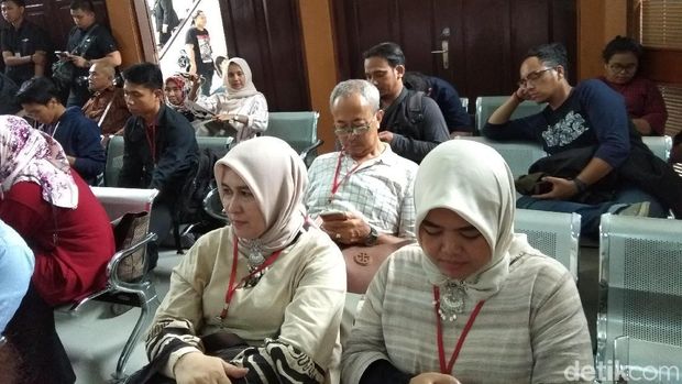 Asma Dewi hadir di sidang perdana Ahmad Dhani