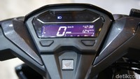 Sedangkan untuk All New Honda Vario 125, ia memiliki catatan waktu tempuh 12,5 detik untuk jarak 0 -200 meter dan dapat mencapai top speed 98 km/jam. Dengan mengaktifkan fitur Idling Stop System (ISS) yang tersematkan, All New Honda Vario 125 dapat menghasilkan konsumsi bahan bakar teririt di kelasnya yaitu 51,7 km/liter dengan metode ECE R40.