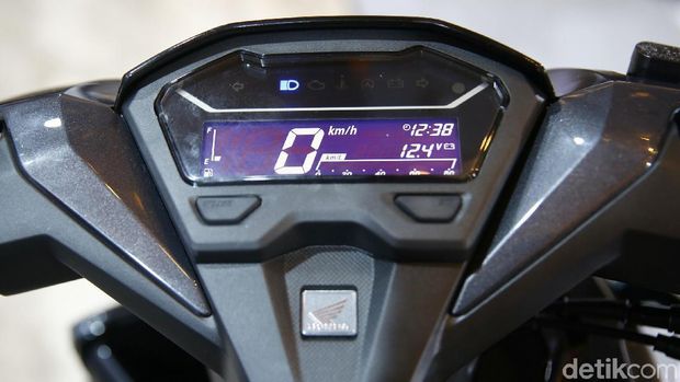Cek baterai di speedometer