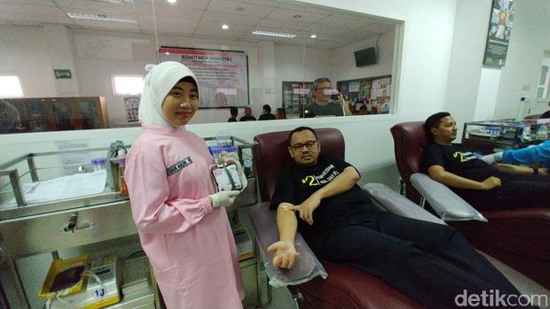 Sudirman Tumpengan Ultah Bareng Kiai NU, Ganjar Ucapkan Selamat
