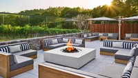 Menjernihkan mata dengan pemandangan hijau di hotel yang memiliki balkon cantik, bisa kamu rasakan di Las Alcobas Napa Valley di ST Helena, California, Amerika Serikat. Satu hal yang penting lagi, penginapan ini memiliki sudut-sudut yang instagramble. (Booking.com)
