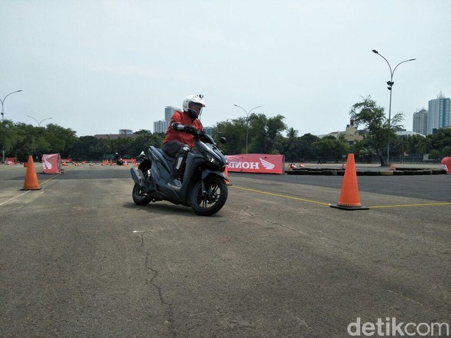 Kencan Singkat dengan Vario 150cc Terbaru, Serba Digital Bro!