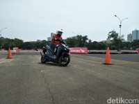 Kencan Singkat dengan Vario 150cc Terbaru, Serba Digital Bro!