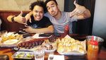 Di Korea hingga Afrika, Ini Gaya Keren Joe Taslim Saat Makan dan Ngopi