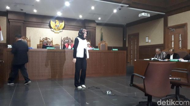 Istri Setya Novanto, Deisti Astriani Tagor bersaksi dalam sidang lanjutan Bimanesh Sutarjo di Pengadilan Tipikor, Senin (16/4/2018)