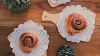 Ada juga cinnamon roll yang dibuat fresh. Harganya Rp 12 ribu lho. Foto: Instagram @yata.indonesia