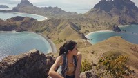 Maudy Ayunda adalah pemeran utama dari film Trinity, The Nekad Traveler. Ini momennya di Pulau Padar, MAnggarai Barat (Maudy Ayunda/Instagram)
