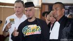 Foto: Panas #2019GantiPresiden dari Kaus hingga Takjil