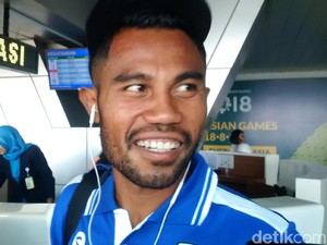 Kisah Bek Persib Kena Lemparan di Kanjuruhan