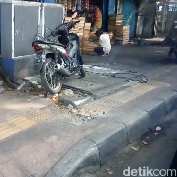 Fasilitas untuk penyandang disabilitas yang rusak.