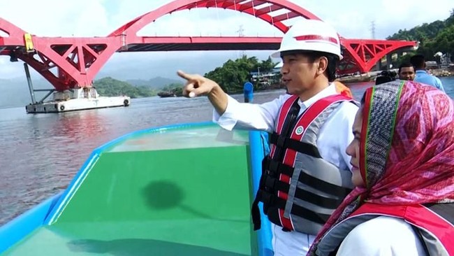 Jembatan Kebanggaan Jokowi di Papua Hampir Rampung