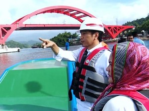 Jembatan Kebanggaan Jokowi di Papua Hampir Rampung