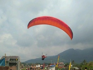 Garut Gelar Kejuaraan Paralayang dan Gantole