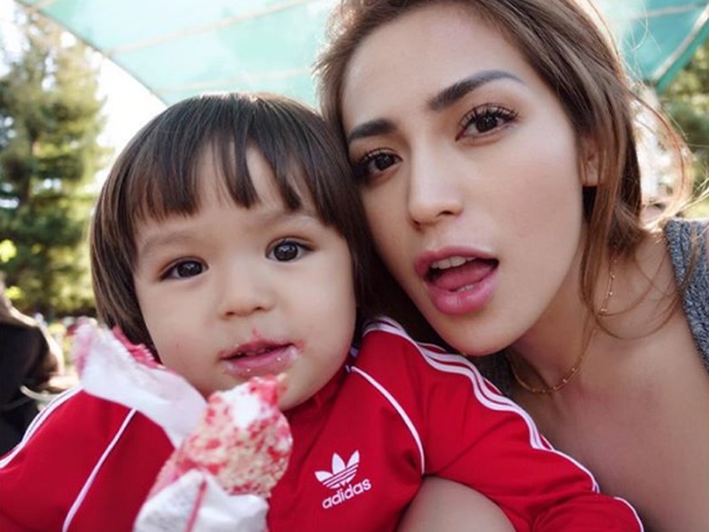 Rayakan HUT Anak, Jessica Iskandar Hadiahi Kolam Renang Rayakan HUT Anak, Jessica Iskandar Hadiahi Kolam Renang