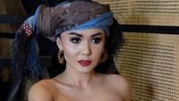 Saat mendapatkan nyinyiran dari netizen, Yuni Shara pun membalasnya dengan bijaksana. Foto: Dok. Instagram/yunishara36