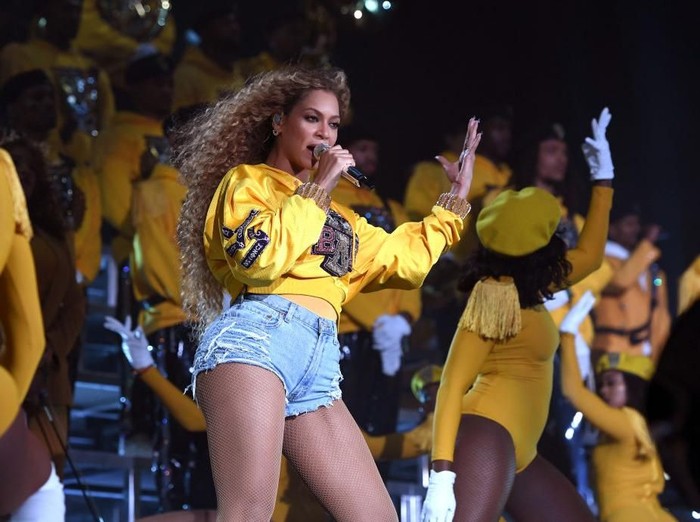 Beyonce saat tampil di Coachella 2018. Kabarnya, sang diva diundang tampil di pernikahan Isha Ambani, putri orang terkaya di Asia. (Foto: Getty Images) Beyonce saat tampil di Coachella 2018. Kabarnya, sang diva diundang tampil di pernikahan Isha Ambani, putri orang terkaya di Asia. (Foto: Getty Images)
