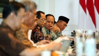 Dia juga meminta dalam pelaksanaannya tidak dikerjakan seluruhnya oleh BUMN dan anak usahanya, tetapi memperluas keterlibatan swasta.