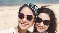 Kalau yang ini, Maudy Ayunda sedang ada di sebuah pantai di Bali! (Maudy Ayunda/Instagram)