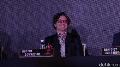 Aksi Konyol Robert Downey saat Jumpa Pers Avengers: Infinity War