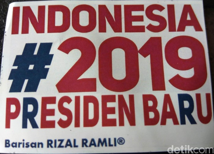 Relawan Rizal Ramli Bagi-bagi Stiker #2019PresidenBaru di Aceh