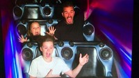 Nyobain wahana Space Mountain (davidbeckham/Instagram)
