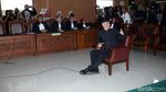 Foto: Usai Sidang, Ahmad Dhani Pose Victory Bareng Al-Dul