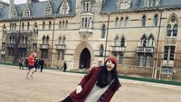 Kalau yang saat wanita bernama asli Ayunda Faza Maudya telah menyelesaikan kuliahnya di Universitas Oxford, Inggris(Maudy Ayunda/Instagram)