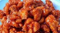 Kalau netizen @fen.z ini bikin ayam asam manis dengan versi berbeda. Ayamnya dibalut tepung dulu sebelum digoreng. Setelah jadi ayam krispy baru dimasak lagi dengan saus asam manis. Yummy! Foto: Instagram