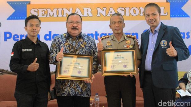 Kapolrestabes Surabaya di seminar kampus Unitomo/