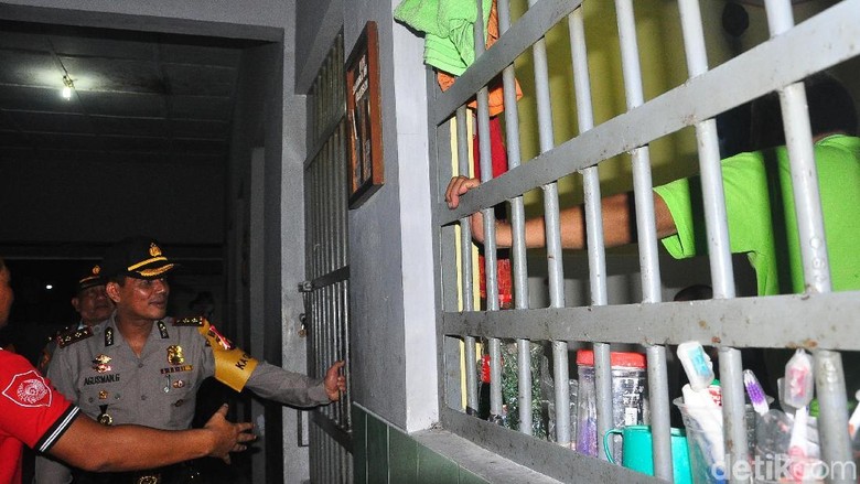 Razia di Rutan Kudus, Polisi Tak Temukan Barang Terlarang Razia di Rutan Kudus, Polisi Tak Temukan Barang Terlarang