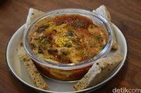 Scandinavian Coffee Shop: Menyeruput Kopi Bengkulu yng Wangi Diiringi Baked Eggs Hangat