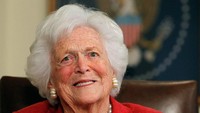 Barbara Bush, yang sakit terkait usianya yang sepuh, telah menolak perawatan kesehatan lebih lanjut dan memilih untuk menjalani sisa-sisa hidupnya dalam perawatan yang nyaman bersama keluarganya. Foto: Barbara Bush, eks Ibu Negara AS. (dok. Reuters)