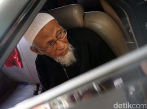 Polisi ke Penyambut Abu Bakar Baasyir: Langgar Prokes, Kami Bubarkan!