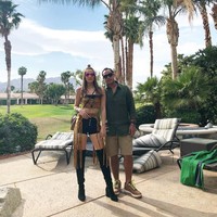 Nia Ramadhani berpose mesra bersama suami tercinta, Ardi Bakrie yang ikut menemaninya menonton para musisi seperti The Weeknd dan Beyonce di festival musik Coachella. Foto: Dok. Instagram Nia Ramadhani