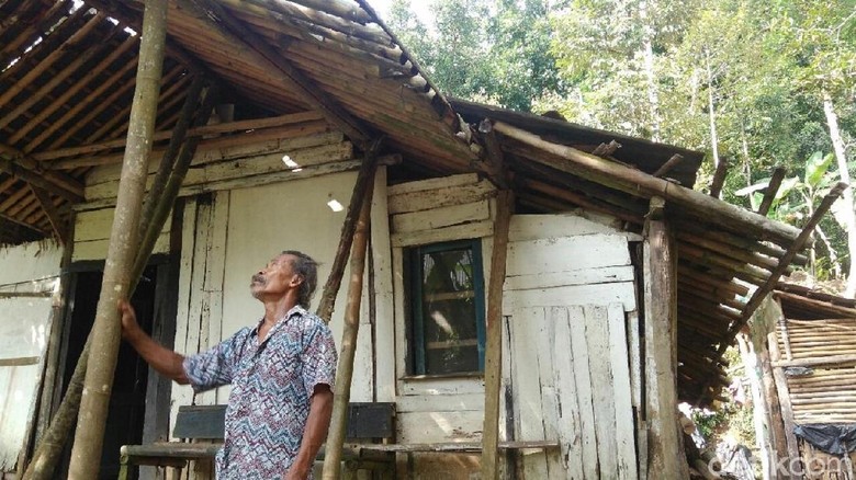 Kakek Sebatang Kara di Purworejo Ini Tinggal di Gubuk Reyot