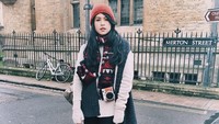 Kuliah di Inggris bikin Maudy Ayunda kerap mengunggah foto background perkotaan khas Eropa (Maudy Ayunda/Instagram)