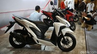 Selain itu, All New Honda Vario 150 juga dilengkapi dengan fitur-fitur keselamatan yang canggih lainnya yaitu standar otomatis (Side Stand Switch) yang mana mesin tidak dapat dinyalakan apabila posisi standar dalam kondisi turun. 
