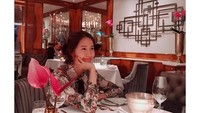 Mau kaya gimana pun, Yoona selalu terlihat cantik. Lagi nunggu pesanan datang di restoran mewah wilayah Vienna, Austria, aja tetap tebar senyum manis. Foto: Instagram @yoona__lim
