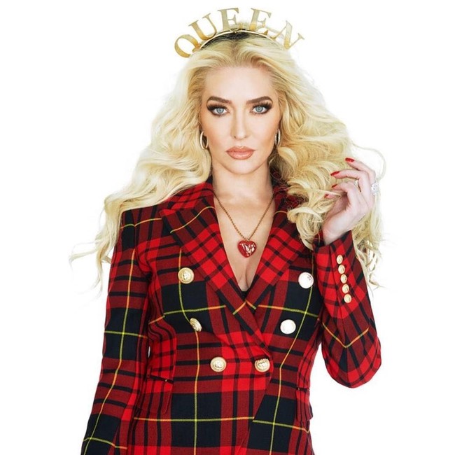 Erika pun kemudian melanjutkan cita-citanya menjadi artis. Beberapa kali Erika menelurkan album bergenre disko.  Foto: dok. Instagram