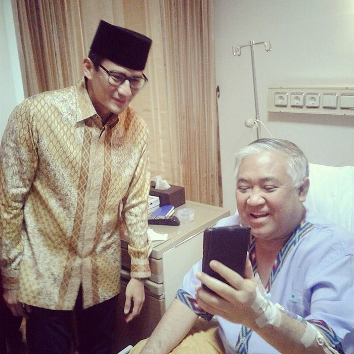 Jenguk Din Syamsuddin, Sandiaga Doakan Segera Pulih