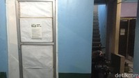 Berawal dari permintaan mengangkat galon oleh si wanita yang tak digubris oleh DM pada Jumat (13/4/2018). Korban meminta tolong mengangkat galon ke kamarnya.