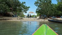 Pulau Kucing merupakan salah satu objek wisata unggulan yang tengah dikembangkan di Kepulauan Sula. Baru 3 bulan pulau ini dikomersilkan (Randy/detikTravel)
