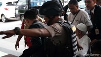 Baasyir mengalami pembengkakan kaki. Sebelumnya Baasyir sempat dirawat selama sepekan di RS Harapan Kita pada 2017 dan dirujuk ke RSCM karena pembengkakan tersebut.